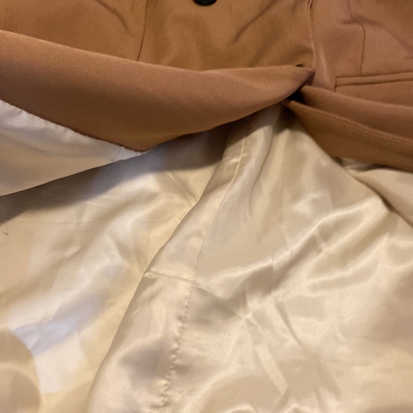 Like new.  Beautiful lined jacket in a a true camel color. Measurements in photo - Picture 6 of 9